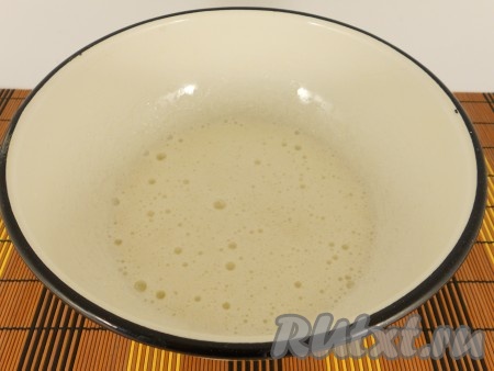 Взбить немного миксером (только для соединения всех компонентов).