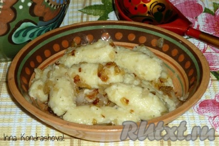 Вкусное украинское блюдо подавать на стол горячим.
