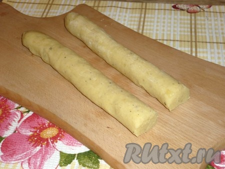 Сформировать из теста жгут
