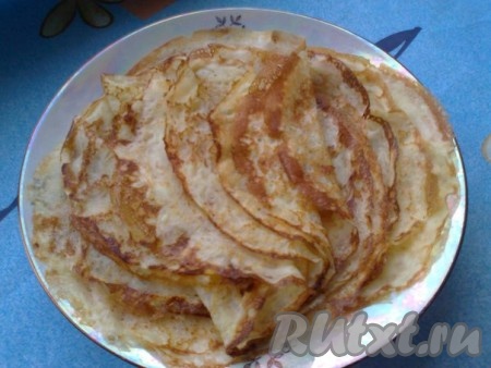 Наши супер тонкие блинчики, замешанные на крахмале, молоке и муке, готовы.