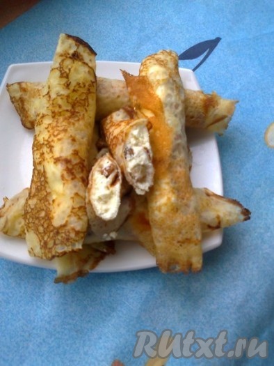 Тонкие, нежные блинчики, приготовленные из теста, замешанного на крахмале, подавайте со сметаной, вареньем или заверните в них начинку - в любом случае будет очень вкусно!