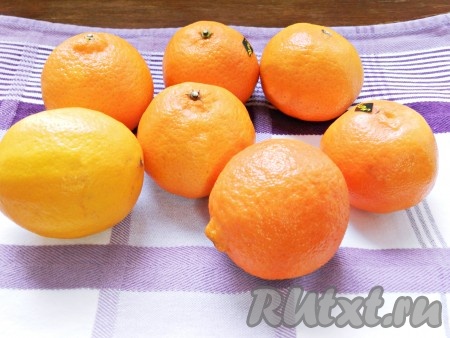 Приготовить мандарины и лимон.
