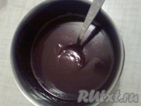 Для приготовления 2 варианта - трюфелей с орешками - проделываем тоже, что и в первом варианте, только сливок берём 90 миллилитров. В итоге у нас получится вот такой ганаш.