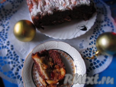 При подаче вкусный хлебный пудинг можно посыпать сахарной пудрой. 