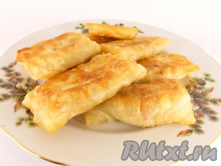 Тесто поместить в целлофановый пакет и отправить в холодильник минимум на 3 часа. После этого&nbsp;быстрое слоеное бездрожжевое тесто можно использовать, отрезая частями, чтобы не оттаяло при комнатной температуре. Выпечка из этого теста отличная и очень вкусная. Это я готовила самсу с мясом, жареную на сковороде в масле.