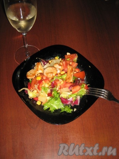 Легкий салат с курицей