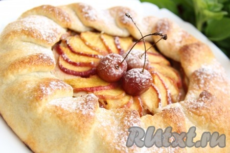 Пирог с яблоками и персиками