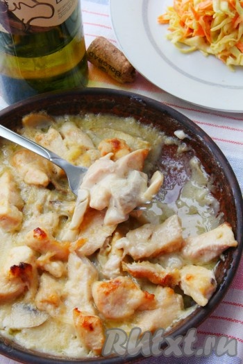 Курица с грибами в сливочном соусе с сыром в духовке