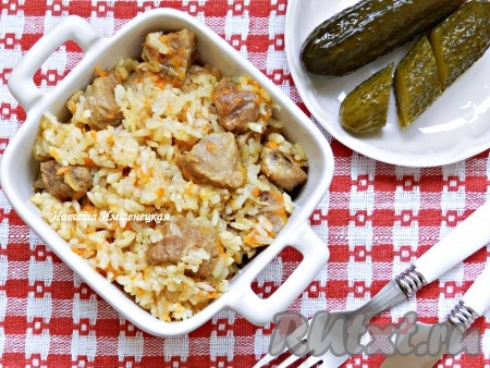 Вкусный, аппетитный рис со свининой готов.
