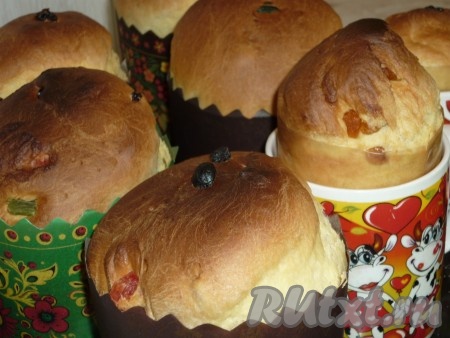 Ставим формы в духовку, разогретую до 180 градусов, и выпекаем пасху 30-35 минут.
