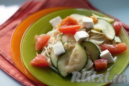 Паста с овощами и сыром фета