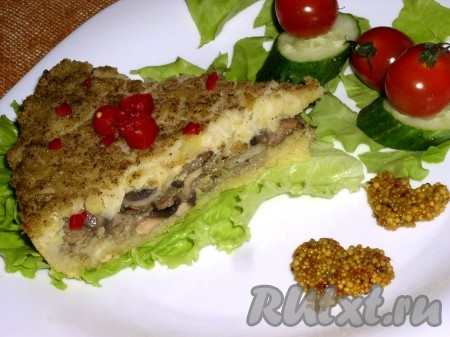 Слегка остудить, украсить и можно подавать постный пирог к столу! Очень вкусно с болгарским перцем, горчицей, помидорами, соленьями, зеленью.