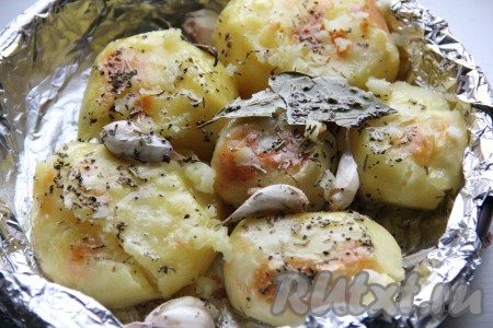 Полить получившейся смесью наш картофель.