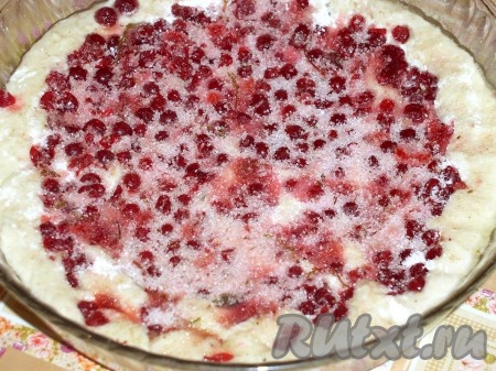 Готовое дрожжевое тесто, приготовленное с добавлением мёда, должно увеличиться в 2,5-3 раза. Приятной выпечки! Изделия получаются очень вкусными и ароматными!