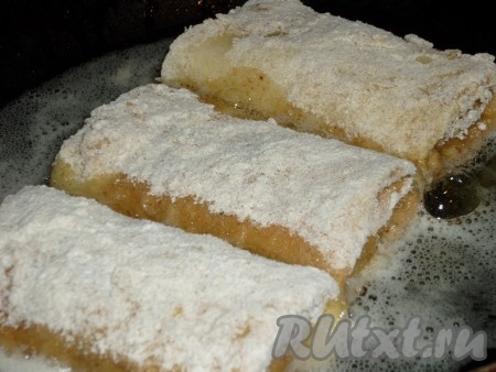 Обжарить на разогретом растительном масле 
