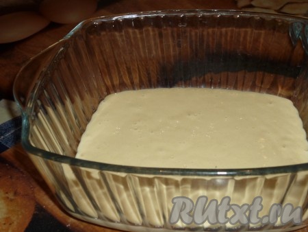 С помощью миксера смешать все ингредиенты для блинного теста.
