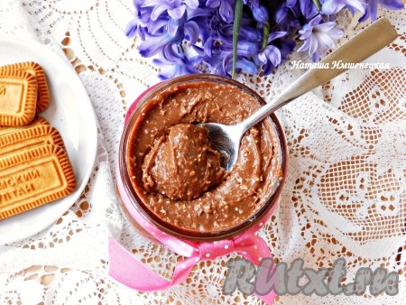 Очень вкусная домашняя шоколадная паста, приготовленная по этому рецепту, понравится и взрослым, и детям.
