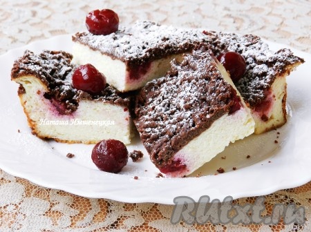 Приятный вкус этой нежной, ароматной творожно-шоколадной запеканки несомненно порадует и вас, и ваших близких!