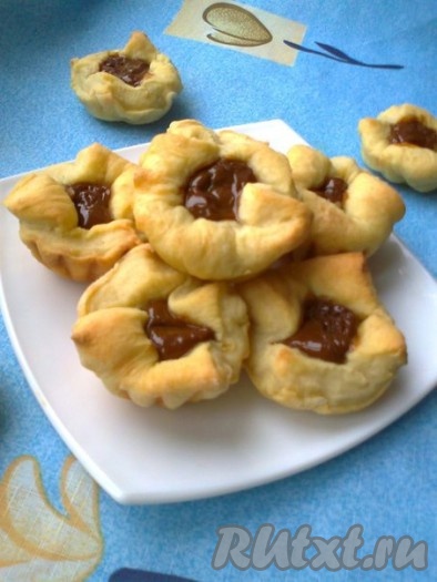 Слойки из домашнего слоеного теста на кефире 