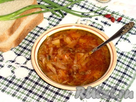 По этому рецепту постный борщ получается очень вкусным, наваристым, ароматным и сытным! Если борщ получился очень густым для вас, то добавьте свежеприготовленного пряного отвара.
