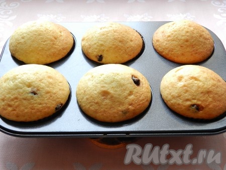 Готовые капкейки вынуть из духовки и остудить.