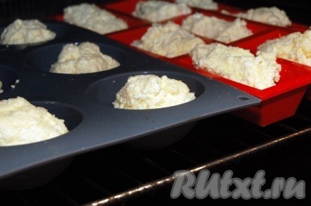 Отправляем в заранее нагретую до 190 гр. духовку.