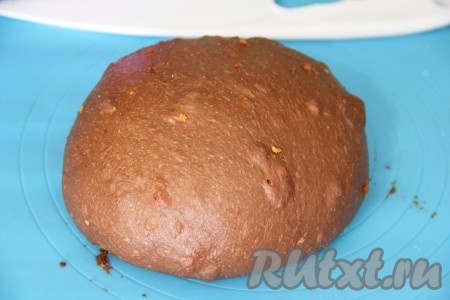  Готовое тесто хорошо обмять.