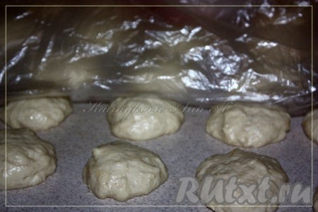 Готовые заготовки положить под пленку минут на 20.

