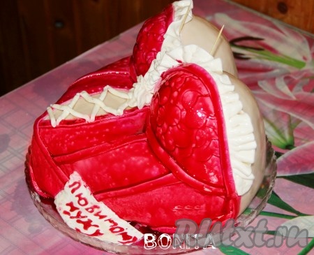 Торт, украшенный мастикой, "Бюст"