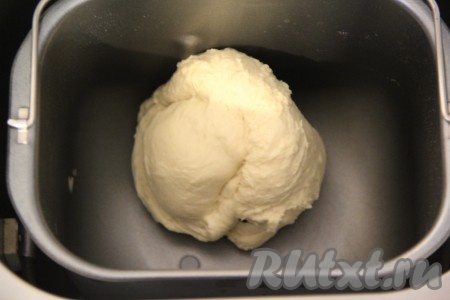 &nbsp;Тесто, поднявшееся в хлебопечке (или в миске), должно получиться мягким и нежным.