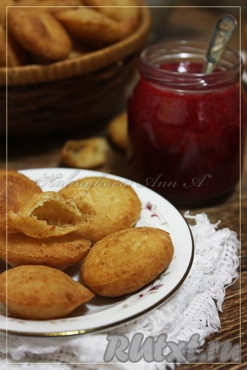 Аппетитные плюшки-помпушки (по типу баурсаков) готовы! Приятного чаепития!