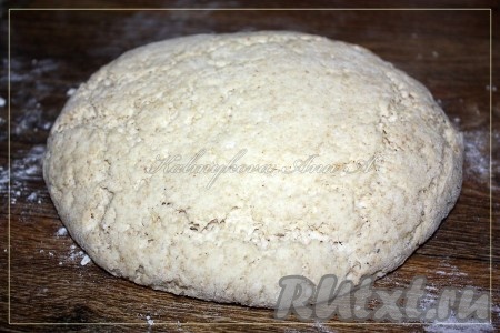 Тесто для наших плюшек готово к раскатке.
