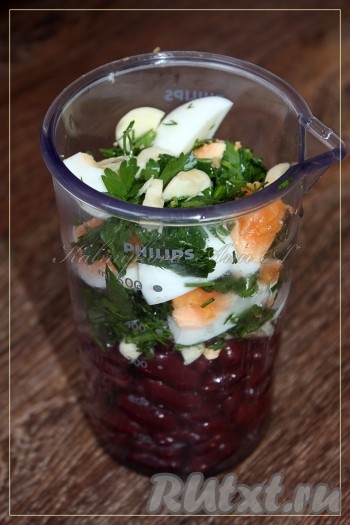 Все ингредиенты положить в чашу и пробить блендером.