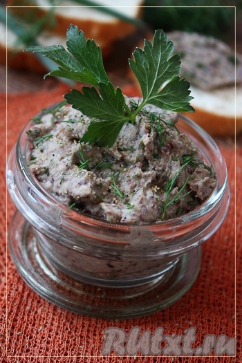 Вкусный, сытный фасолевый паштет готов. Приятного аппетита!
