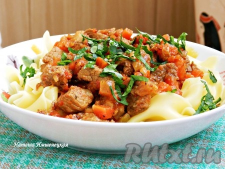 Говядина с овощами и лапшой