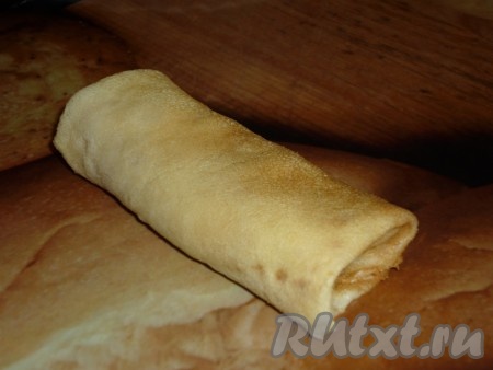 Аккуратно блинчик завернуть "конвертиком". Подготовить все блины с печёночной начинкой.
