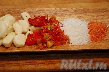 Приготовим необходимые специи.