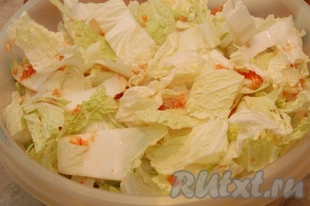 Часть полученной кашицу выложим на капусту.