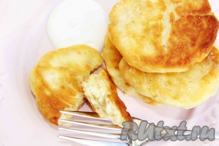 Сырники из влажного творога