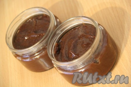  Разложить массу в стеклянные баночки и поставить в холодильник до полного остывания. 