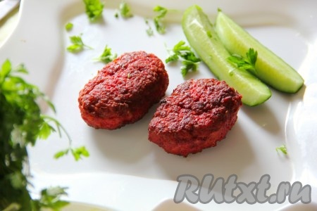 Мясные котлеты со свеклой