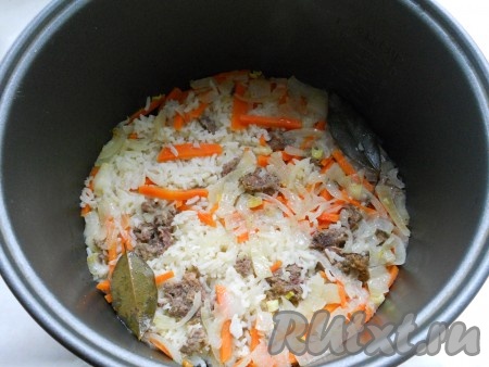 Выставить режим "Каша", или "Гречка", или "Плов" на 35-40 минут.