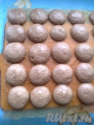 Ставим противень в&nbsp; разогретую до 150 градусов духовку на 20 минут.&nbsp; Наше вкусное печенье готово! 