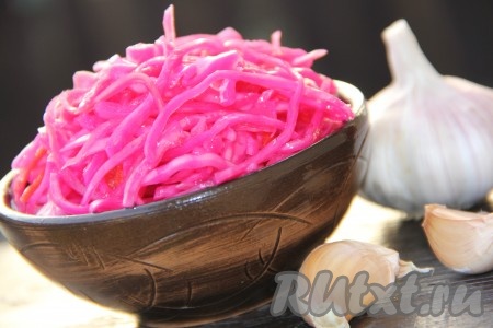 Ароматную, хрустящую капусту, маринованную с свеклой, подать к столу. Надеюсь, вам понравится этот быстрый рецепт приготовления наивкуснейшей капустки.
