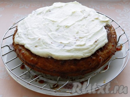 Затем нанести крем.