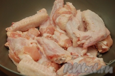 Сложить в миску.