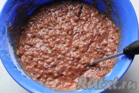  Тесто для печёночных оладий из куриной печени и гречки должно получиться в меру густым.