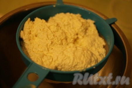 Даем остыть в течение 10 минут. И процеживаем сквозь сито.