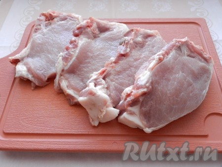 Мясо вымыть, обсушить бумажными полотенцами.