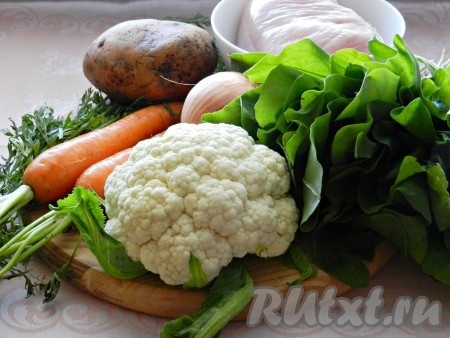 Ингредиенты для приготовления супа из цветной капусты и шпината
